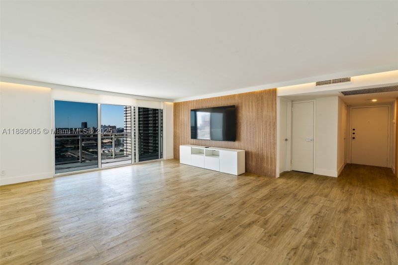 Condo for sale at Parker Plaza Estates 1127