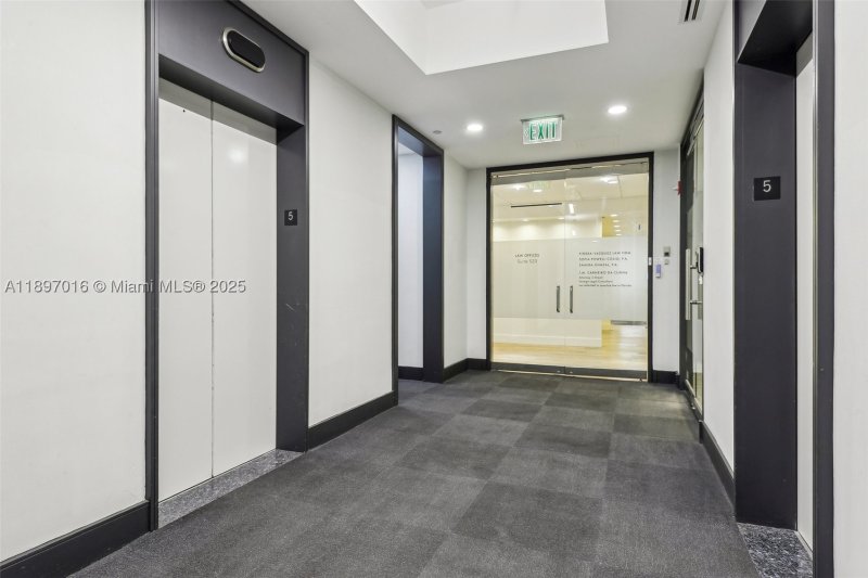 Comprar apartamento no The Club At Brickell Bay 520A-D