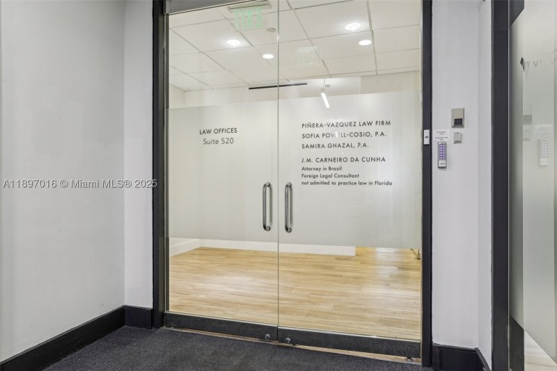 Comprar apartamento no The Club At Brickell Bay 520A-D