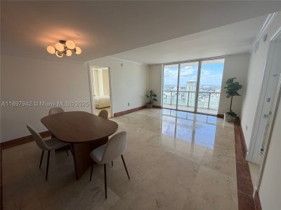 Comprar apartamento no 50 Biscayne 5211