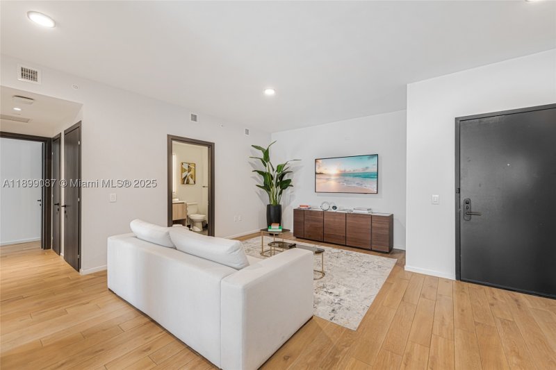 Condo for sale at The Elser Hotel and Residences 3017