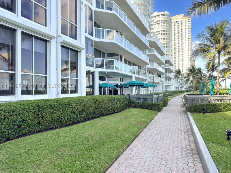 Condo for sale at Oceania 5 2055