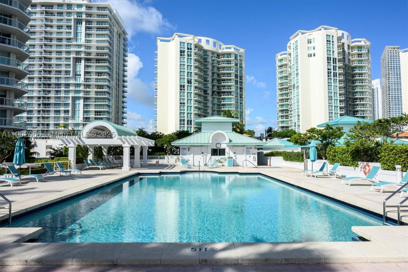 Condo for sale at Oceania 5 2055