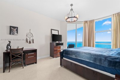 Comprar apartamento no Turnberry Ocean Colony 1202
