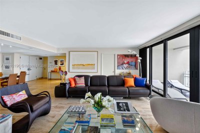 Comprar apartamento no Grove Isles Tower II B1804