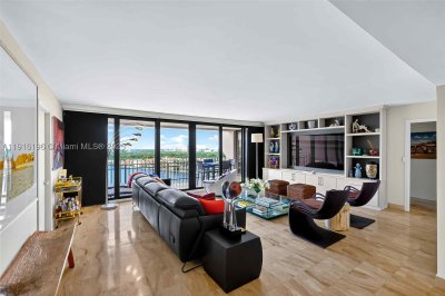 Comprar apartamento no Grove Isles Tower II B1804