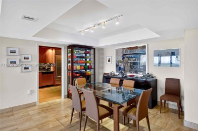 Comprar apartamento no Grove Isles Tower II B1804