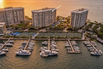 Comprar apartamento no Grove Isles Tower II B1804