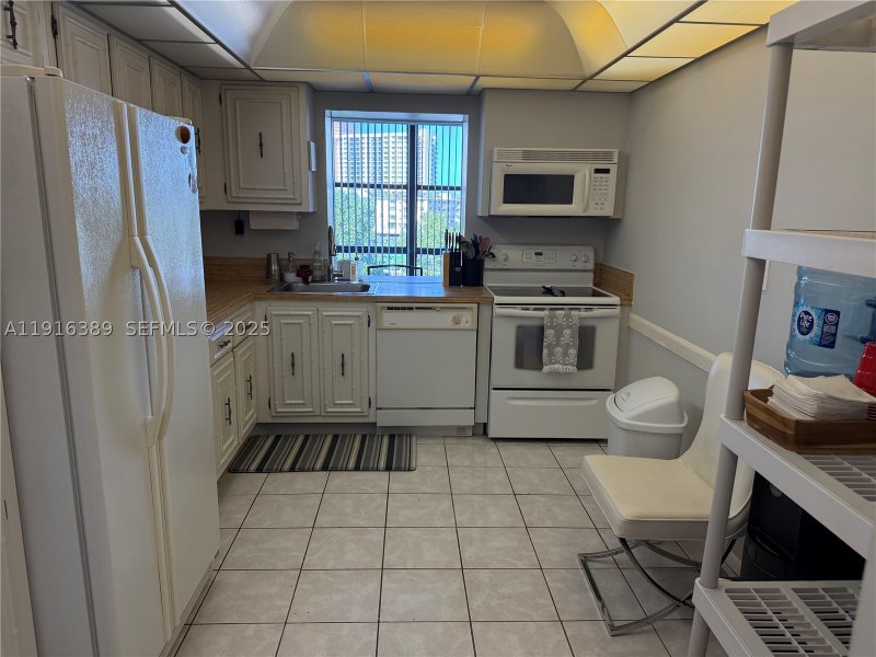 Condo for sale at Oceanview Park 402