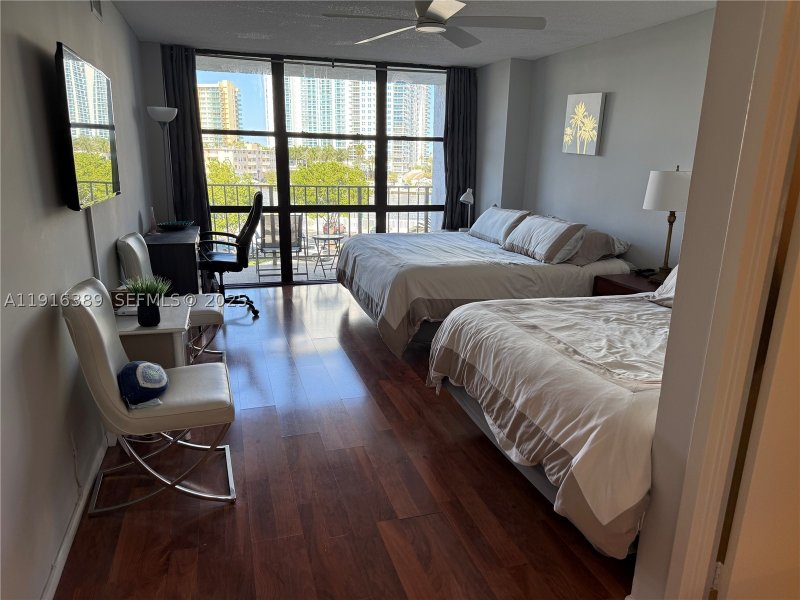 Condo for sale at Oceanview Park 402