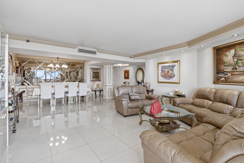 Comprar apartamento en 1000 Williams Island 602