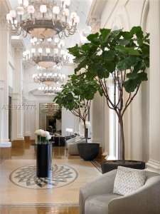 Comprar apartamento no Acqualina Resort & Spa 905
