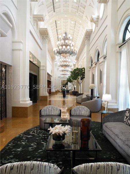 Comprar apartamento en Acqualina Resort & Spa 905