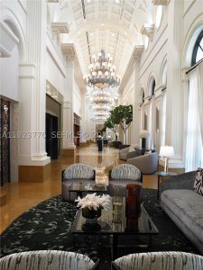 Comprar apartamento no Acqualina Resort & Spa 905