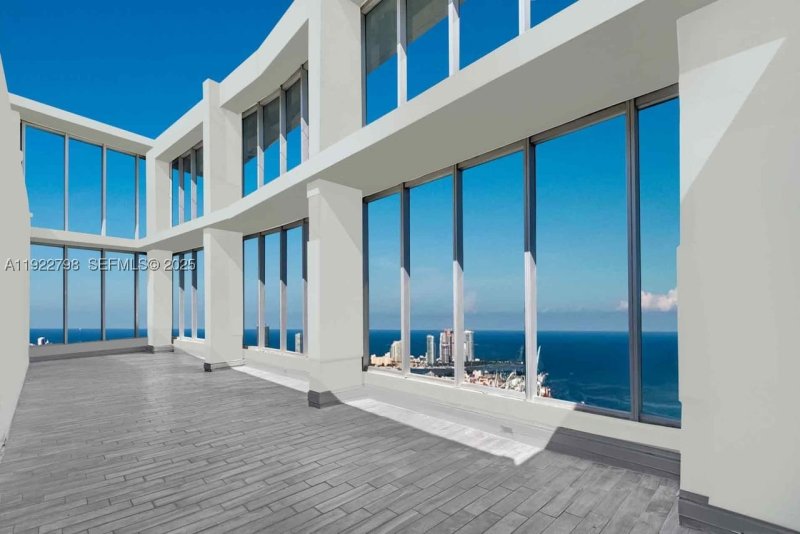 Condo for sale at Icon Brickell Tower I 5701
