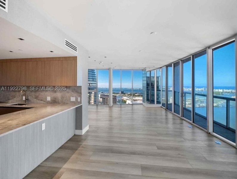 Condo for sale at Icon Brickell Tower I 5701
