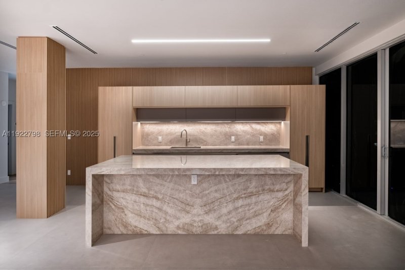 Condo for sale at Icon Brickell Tower I 5701