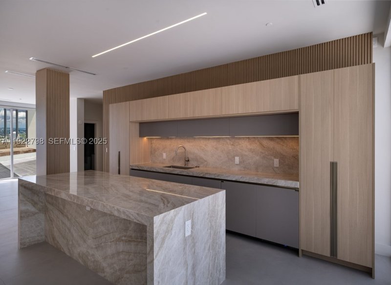 Condo for sale at Icon Brickell Tower I 5701