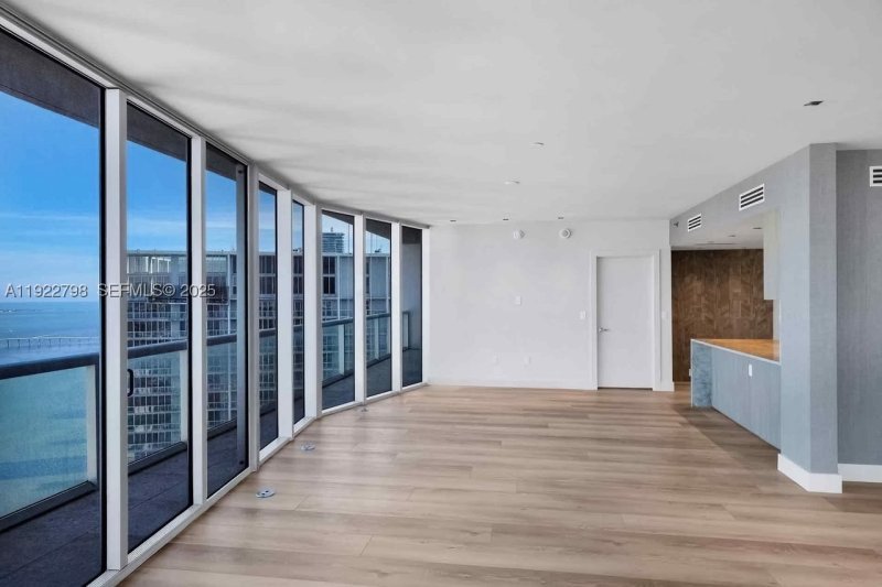 Condo for sale at Icon Brickell Tower I 5701