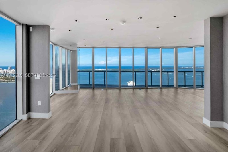 Condo for sale at Icon Brickell Tower I 5701