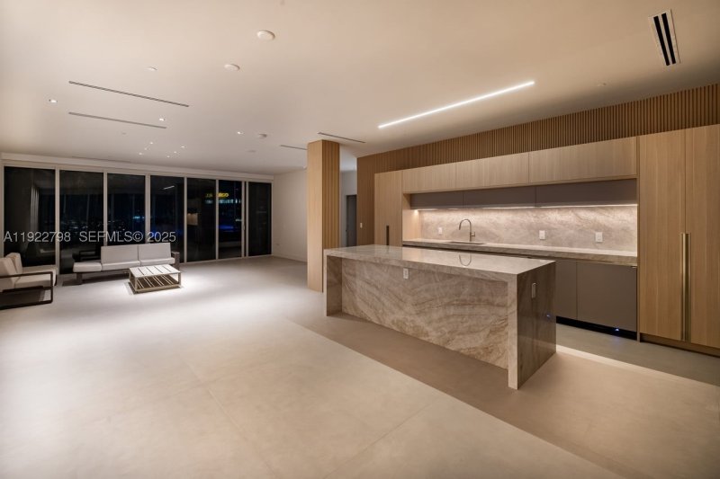 Condo for sale at Icon Brickell Tower I 5701