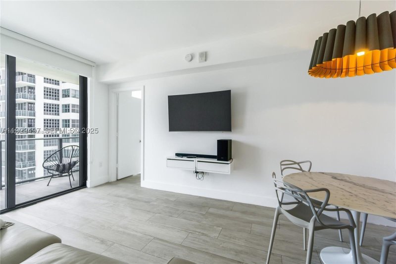 Condo for sale at Hyde Midtown 1203