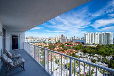 Comprar apartamento en Admirals Port Condos 2211 E
