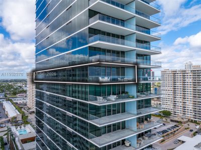 Comprar apartamento no 2000 Ocean 18B