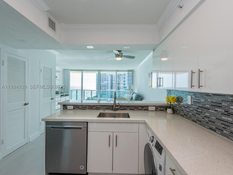 Apartment for rent at The Wave Condo 1012(availab