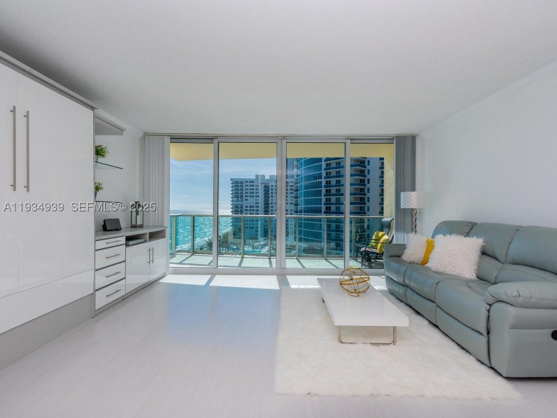 Apartment for rent at The Wave Condo 1012(availab