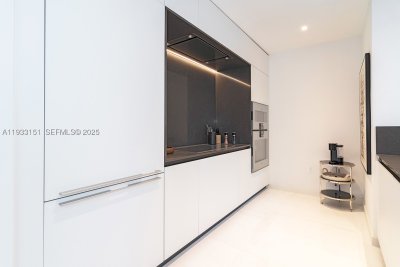 Comprar apartamento no Aston Martin Residences 805