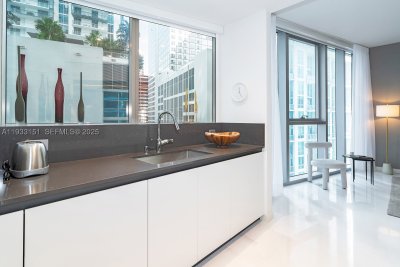 Comprar apartamento no Aston Martin Residences 805