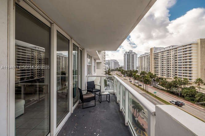 Condo for sale at Pavilion 825