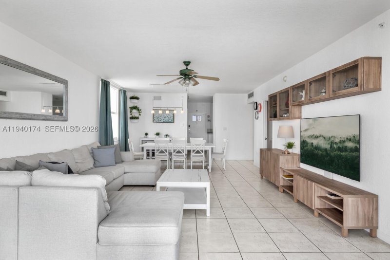 Condo for sale at Pavilion 825