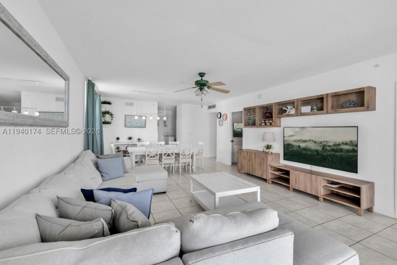 Condo for sale at Pavilion 825