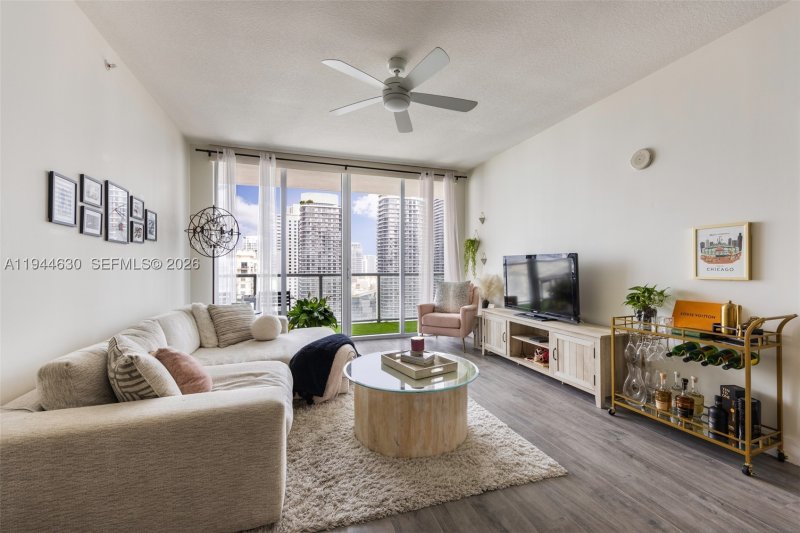 Condo for sale at Axis on Brickell North Tower 3723-N