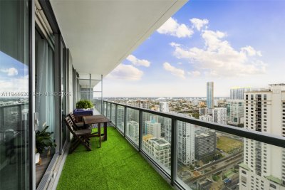 Comprar apartamento no Axis on Brickell North Tower 3723-N