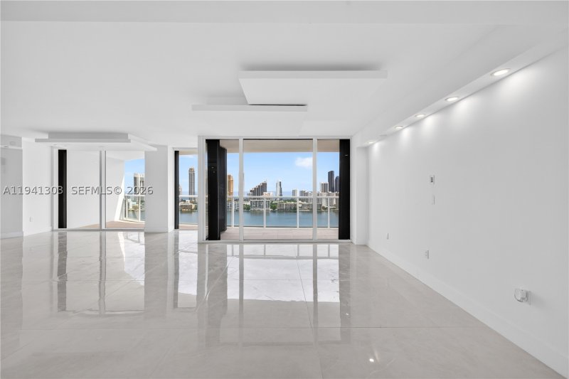 Condo for sale at 4000 Williams Island 2701