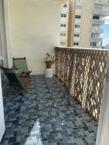 Comprar apartamento en Imperial Towers 707