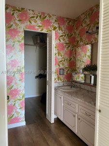 Comprar apartamento en Imperial Towers 707