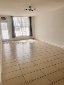 Aluguel de apartamento no Lincoln Towers B902