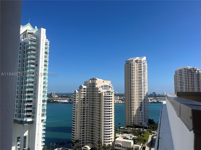 Alquiler de apartamento en Courvoisier Courts PH-08