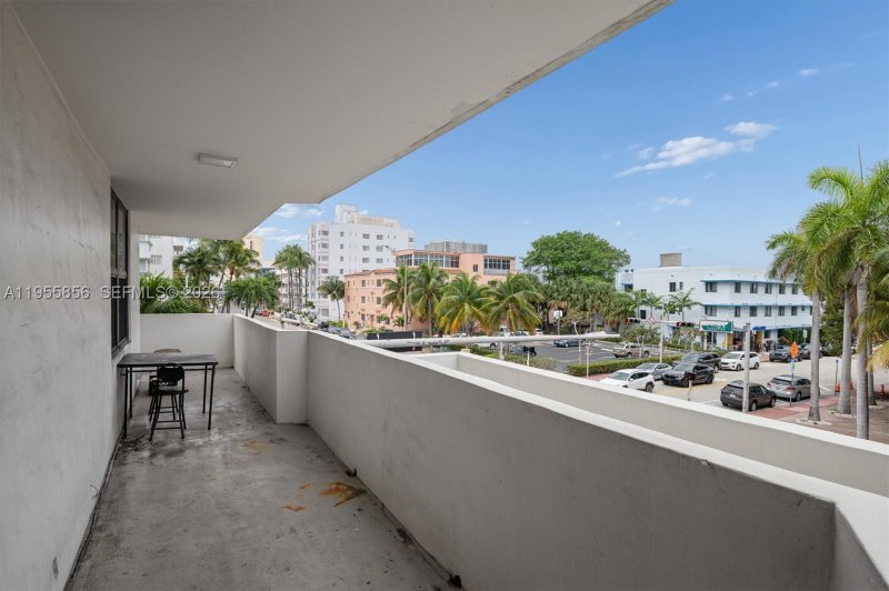 Condo for sale at Vendome Place 202