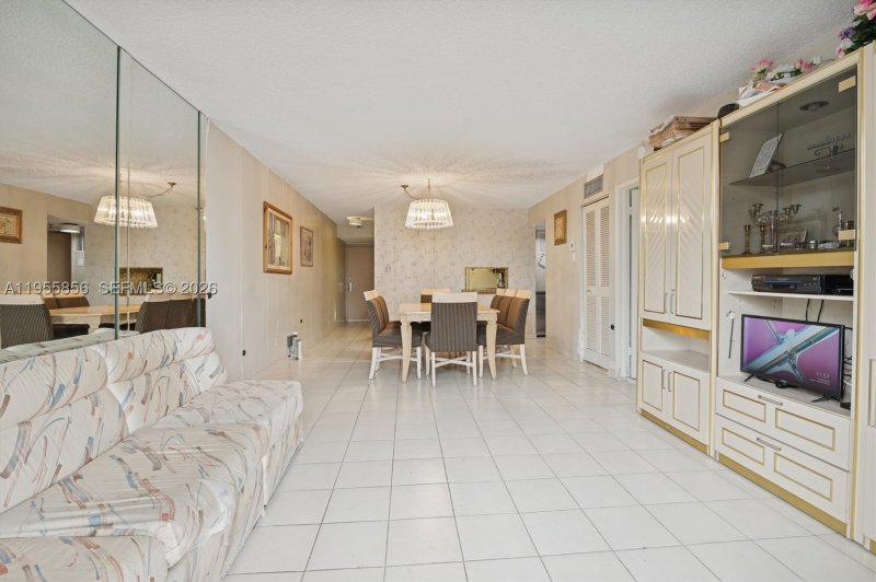 Condo for sale at Vendome Place 202