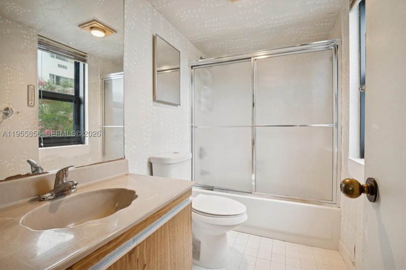 Condo for sale at Vendome Place 202