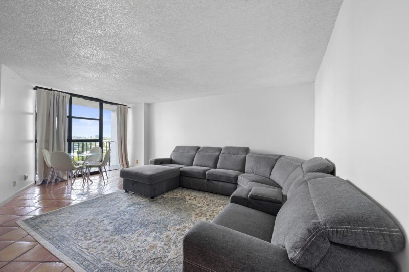 Condo for sale at Towers of Oceanview South 1111 (PH11)