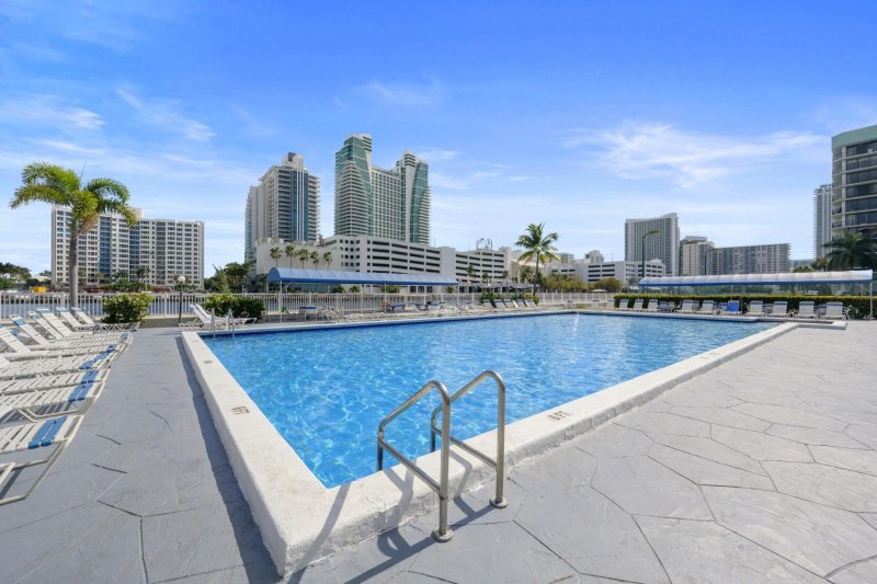 Condo for sale at Towers of Oceanview South 1111 (PH11)
