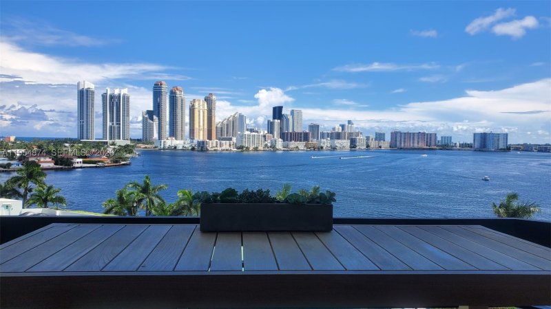 Comprar apartamento en Mystic Pointe 300 913