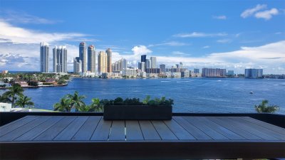 Mystic Pointe 300 Apt #913