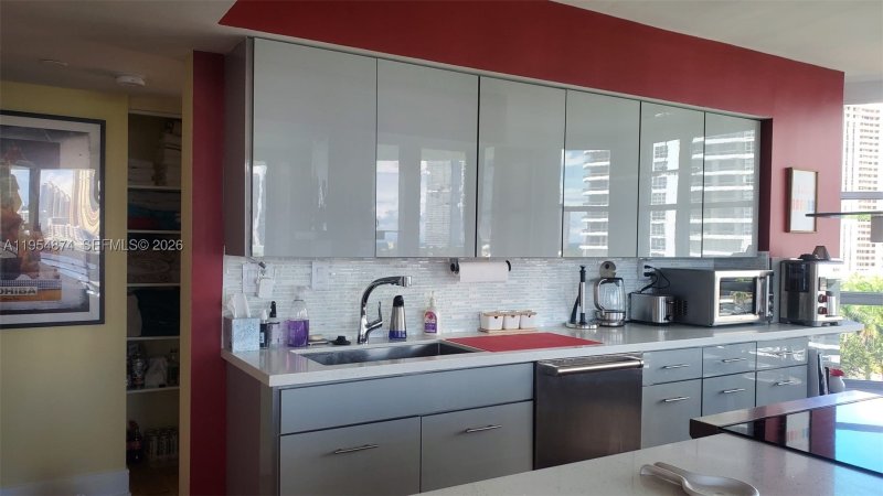 Comprar apartamento en Mystic Pointe 300 913